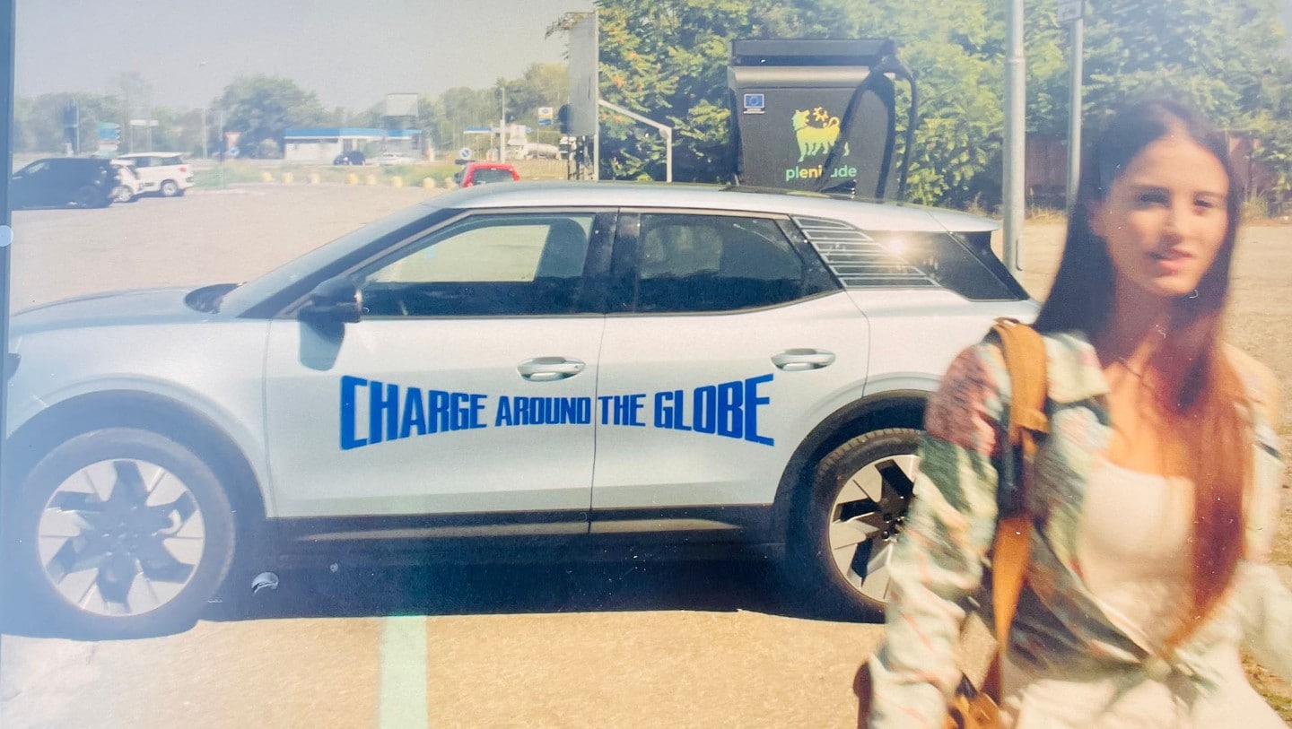 Charge Around The Globe electric Ford Explorer geparkt.
