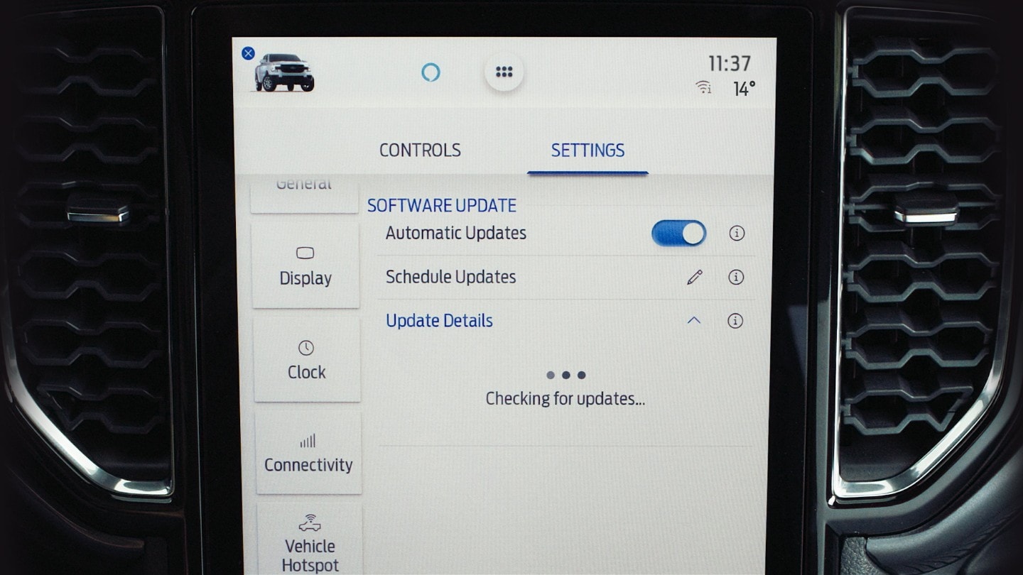Ford Ranger Raptor Innenraum. Detailansicht des SYNC 4A-Display mit geöffneter Einstellung für Software-Updates.