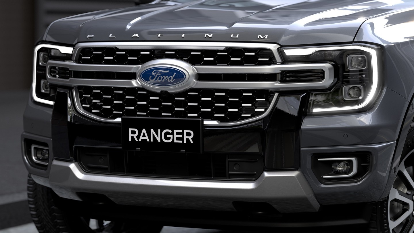 Ford Ranger in Grau. Detailansicht Scheinwerfer und Kühlergrill
