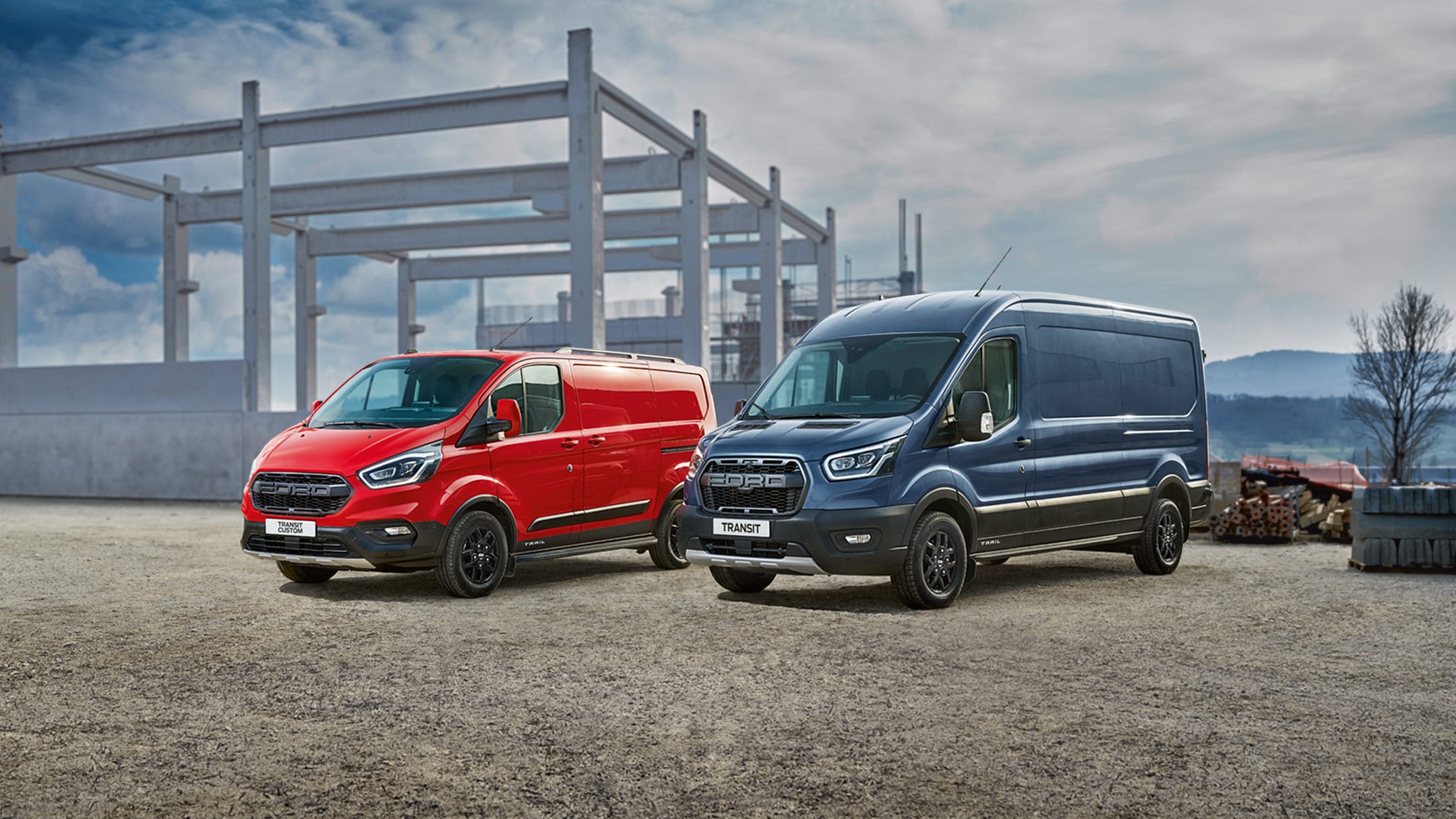 Ford Transit Custom in Rot und Ford Transit in Blau