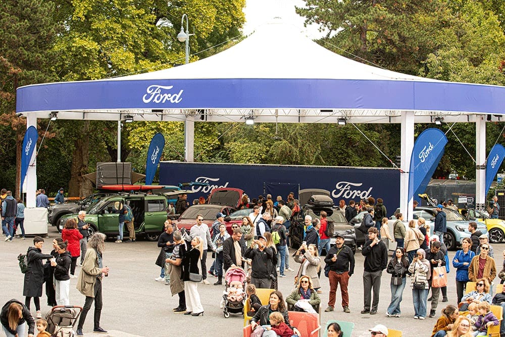 Ford Stand bei den Elektrotagen 2025 mit Besuchern.