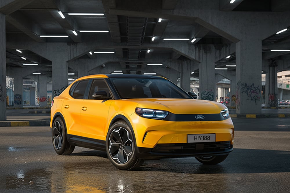 Ford Capri in Gelb, Dreiviertelansicht. Parkt unter einem Stadtbahnbogen. 