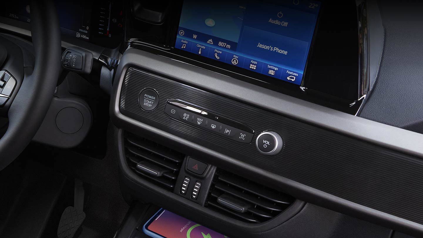 Ford Tourneo Courier Innenraum. Detailansicht der induktiven Ladestation. 