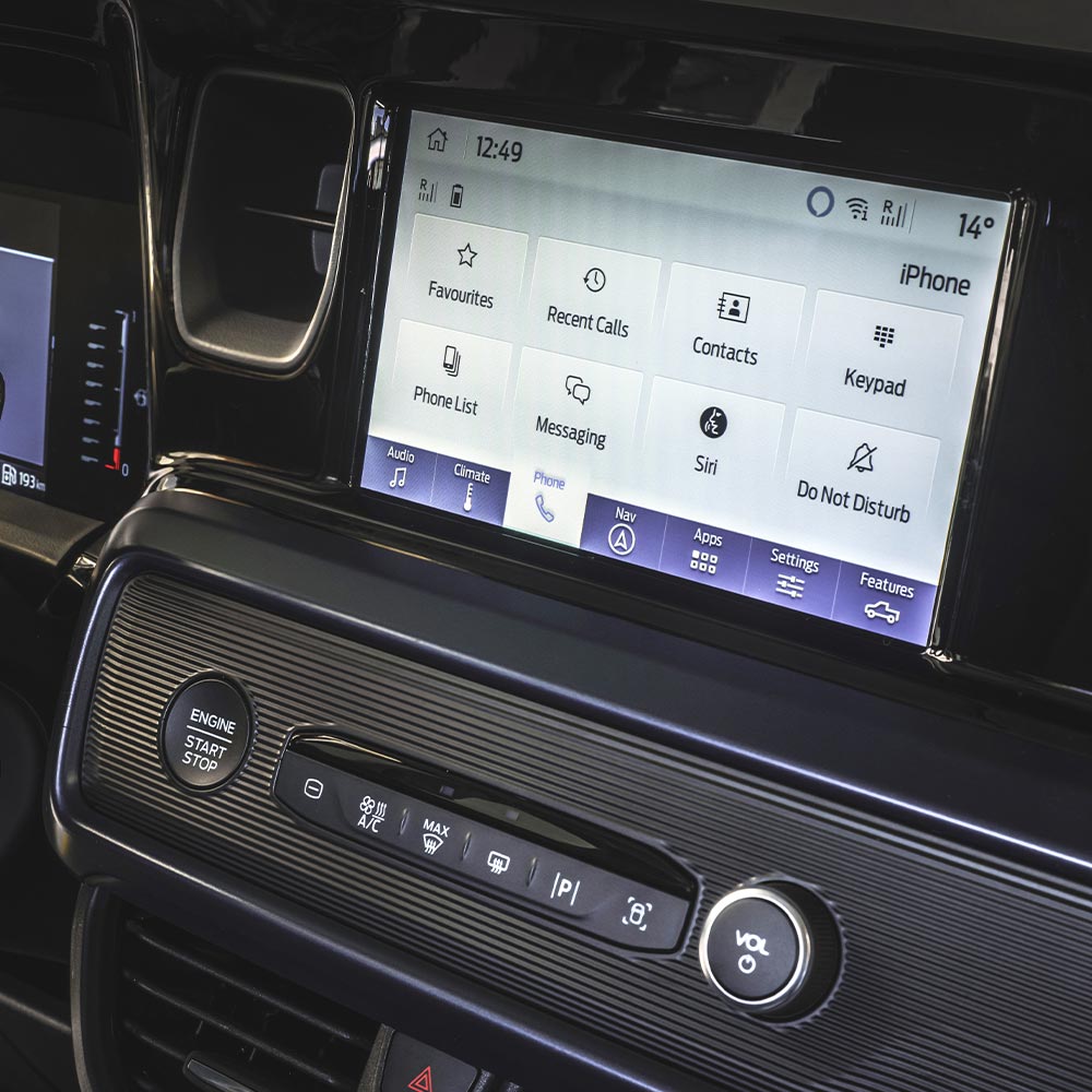 Ford Tourneo Courier Innenraum. Detailansicht des Ford SYNC 4-Touchscreens.