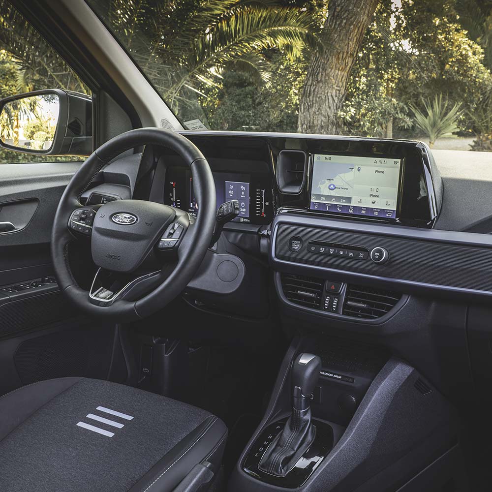 Ford Tourneo Courier Innenraum. Detailansicht Fahrercockpit.