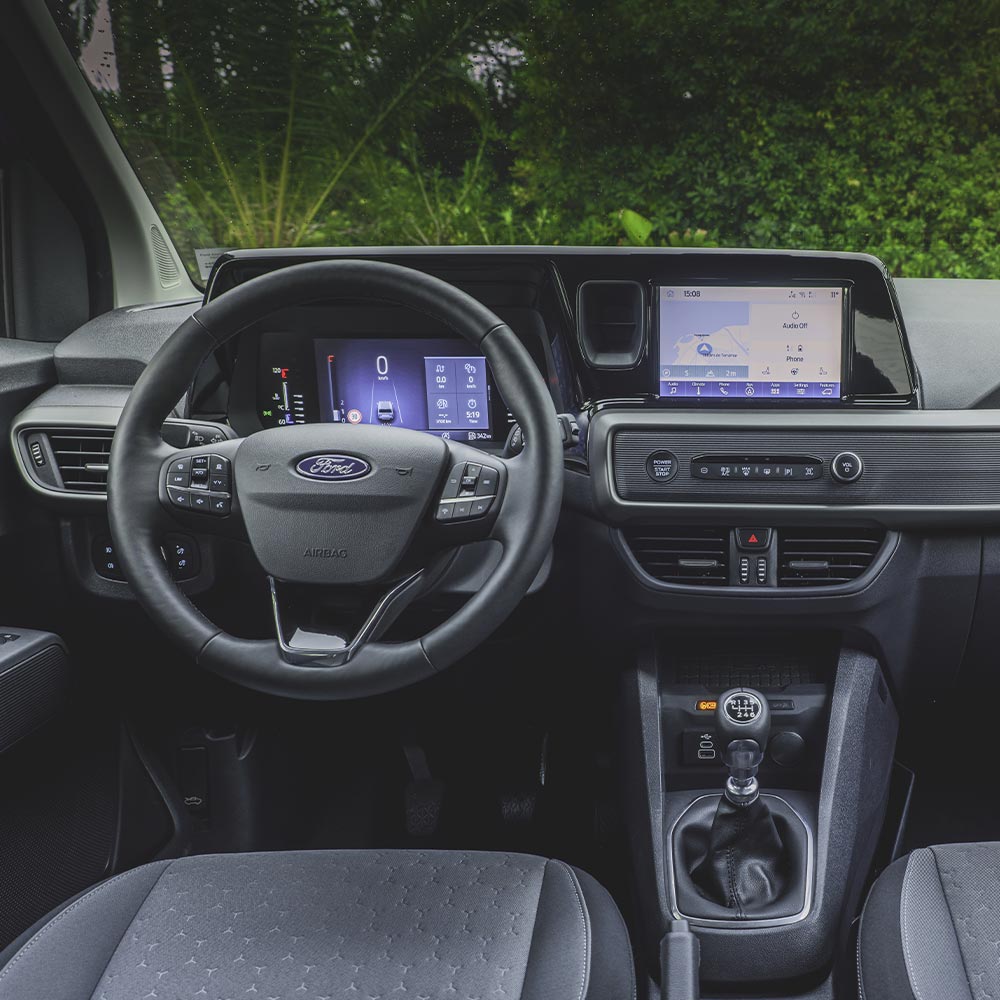 Ford Tourneo Courier Innenraum. Detailansicht Fahrercockpit.