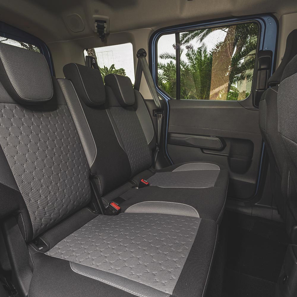 Ford Tourneo Courier Innenraum. Detailansicht der hinteren Sitzreihe.