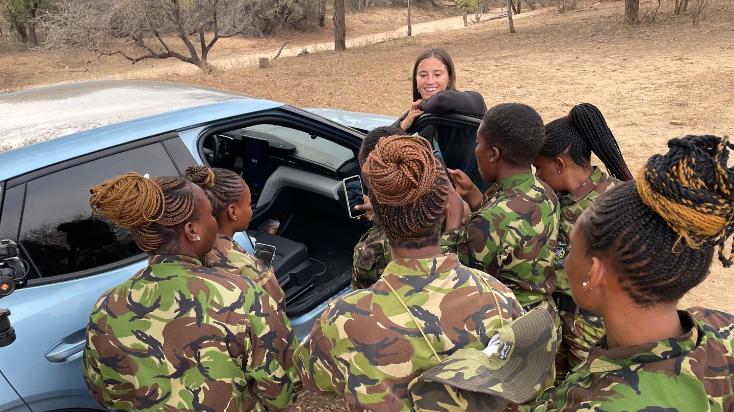 Lexie trifft die Black Mambas, das weltweite erste rein weibliche Anti-Wilderei-Team.