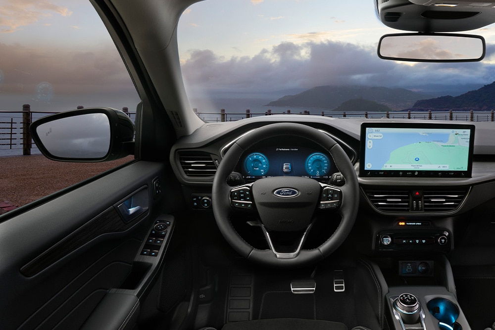 Ford Kuga Innenraum. Ansicht auf Instrumententafel mit SYNC 4-Display. 