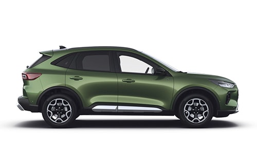 Ford Kuga in Grün. Seitenansicht, stehend vor einem weißen Hintergrund.