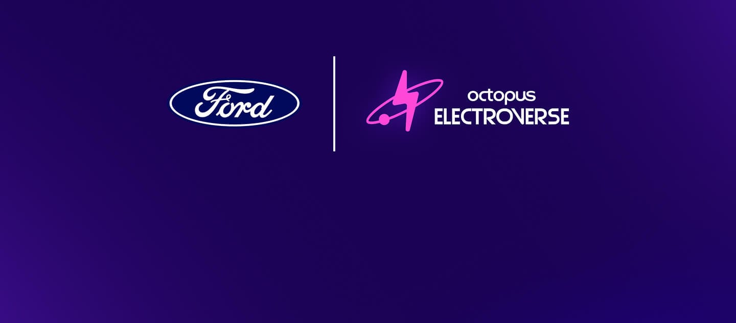 Nebeneinander das Ford-Logo und das Octopus Electroverse-Logo, die eine neue Partnerschaft hervorheben, die für einfacheres Laden an öffentlichen Ladestationen steht.