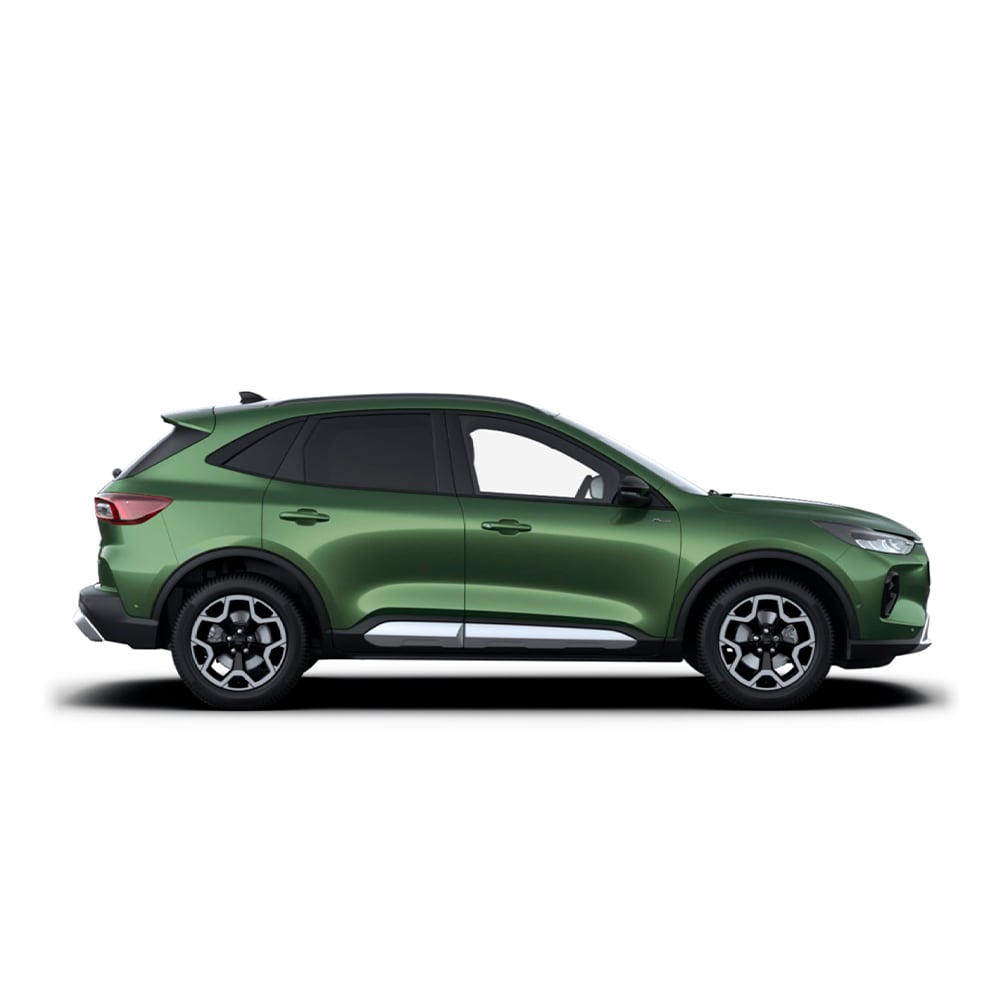 Ford Kuga in Grün. Seitenansicht, stehend vor einem weißen Hintergrund.