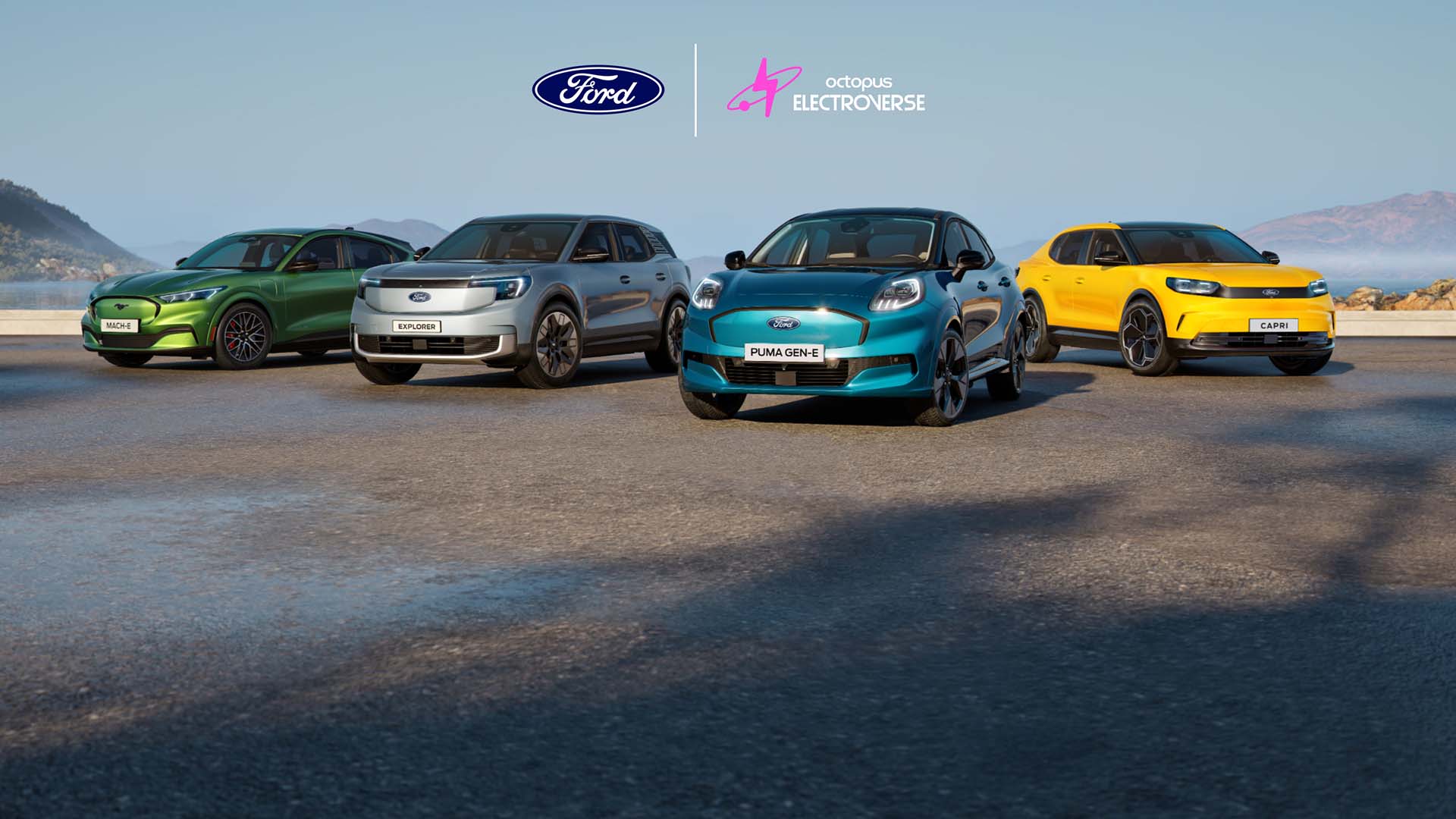 Puma Gen-E, Explorer, Capri und Mustang Mach-E stehen auf einer nassen Fahrbahn. Frontansicht der Fahrzeuge. Das BlueOval™ Charge Network x Octopus Electroverse Logo.