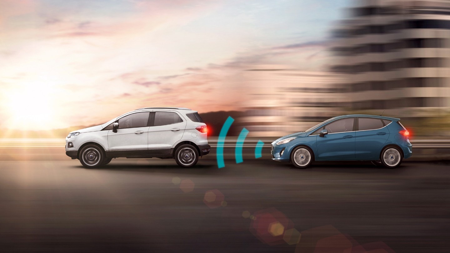 Ford Fiesta ST in Blau. Visualisierung Sicherheits-Bremsassistent (EBA)