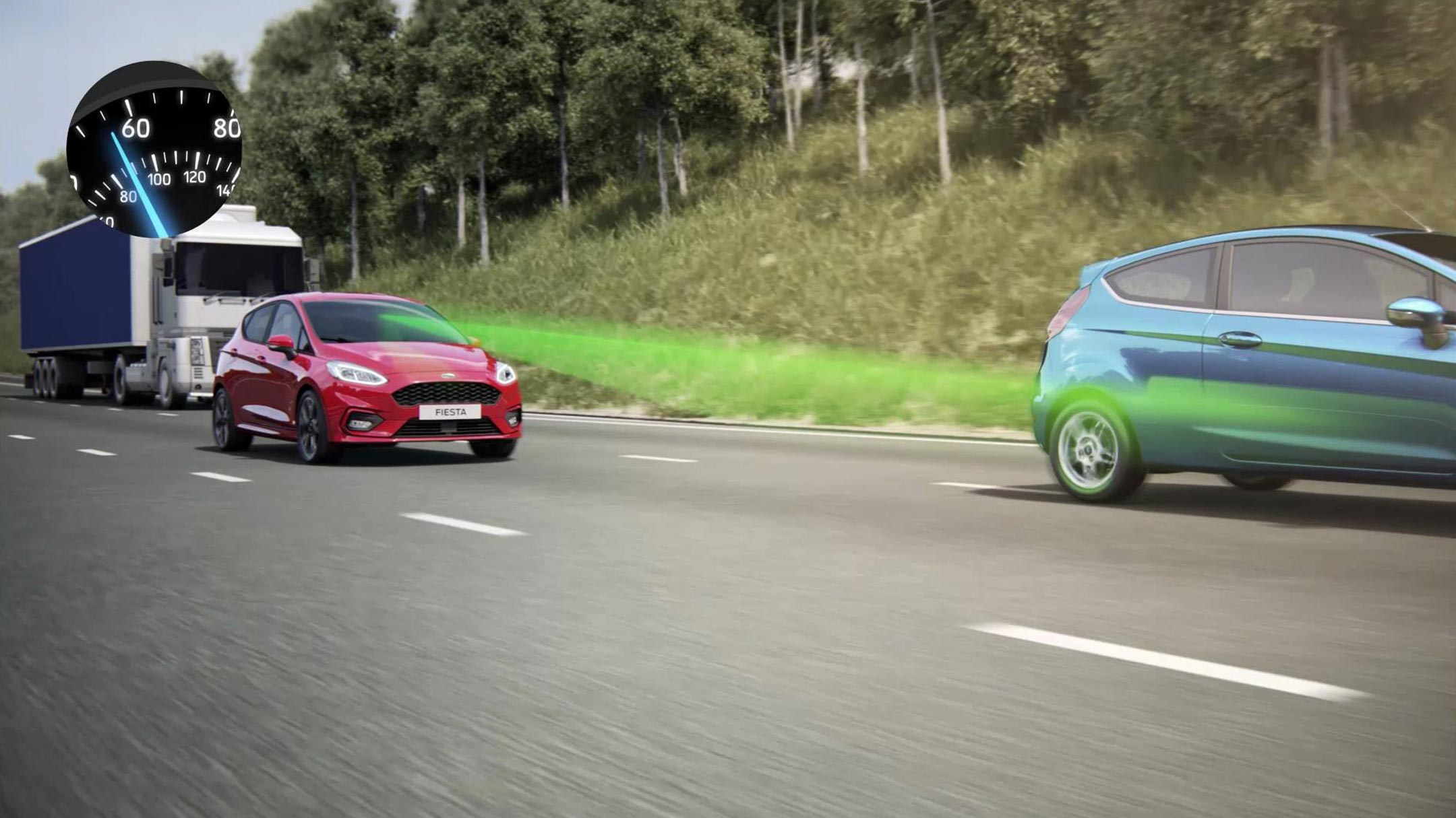 Ford Fiesta in Rot. Frontansicht, auf Straße fahrend mit Visualisierung adaptive Geschwindigkeitsregelanlage