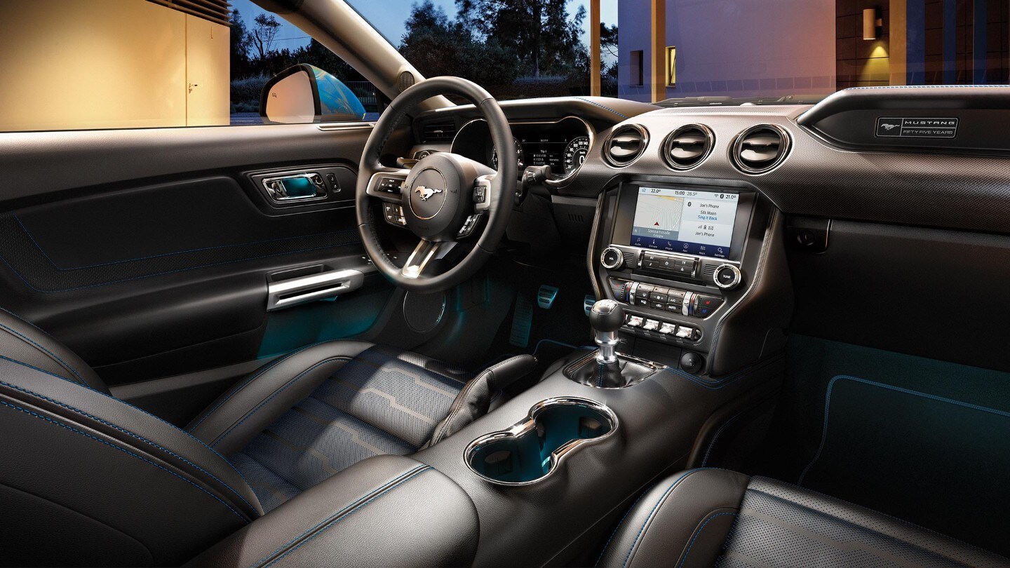 Ford Mustang GT. Innenraumansicht des Cockpits
