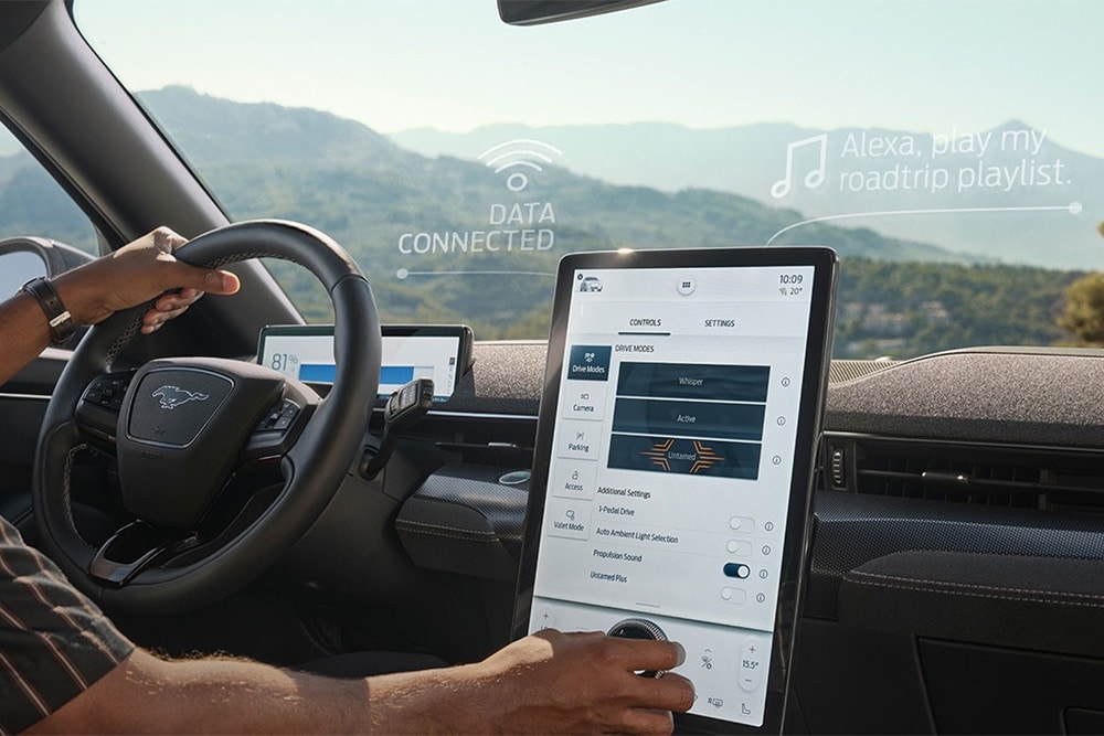 Ford Mustang Mach-E Innenraum. Ansicht auf den Ford SYNC 4-Touchscreen.