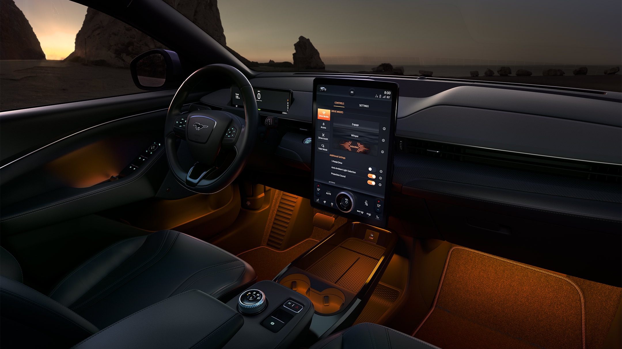 Ford Mustang Mach-E GT Innenraum. Detailansicht des Cockpits mit Ambientebeleuchtung.