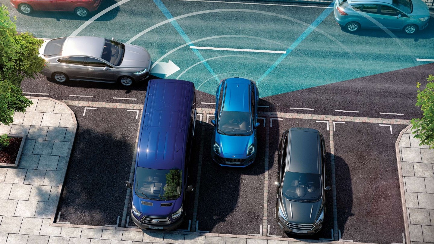 Ford Puma in Blau. Blick von oben auf Ausparksituation mit Illustration Toter-Winkel-Asstistent