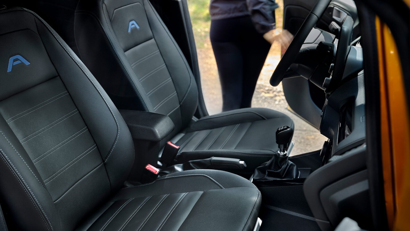 Ford EcoSport Active. Detailansicht Vordersitze durch geöffnete Beifahrertür