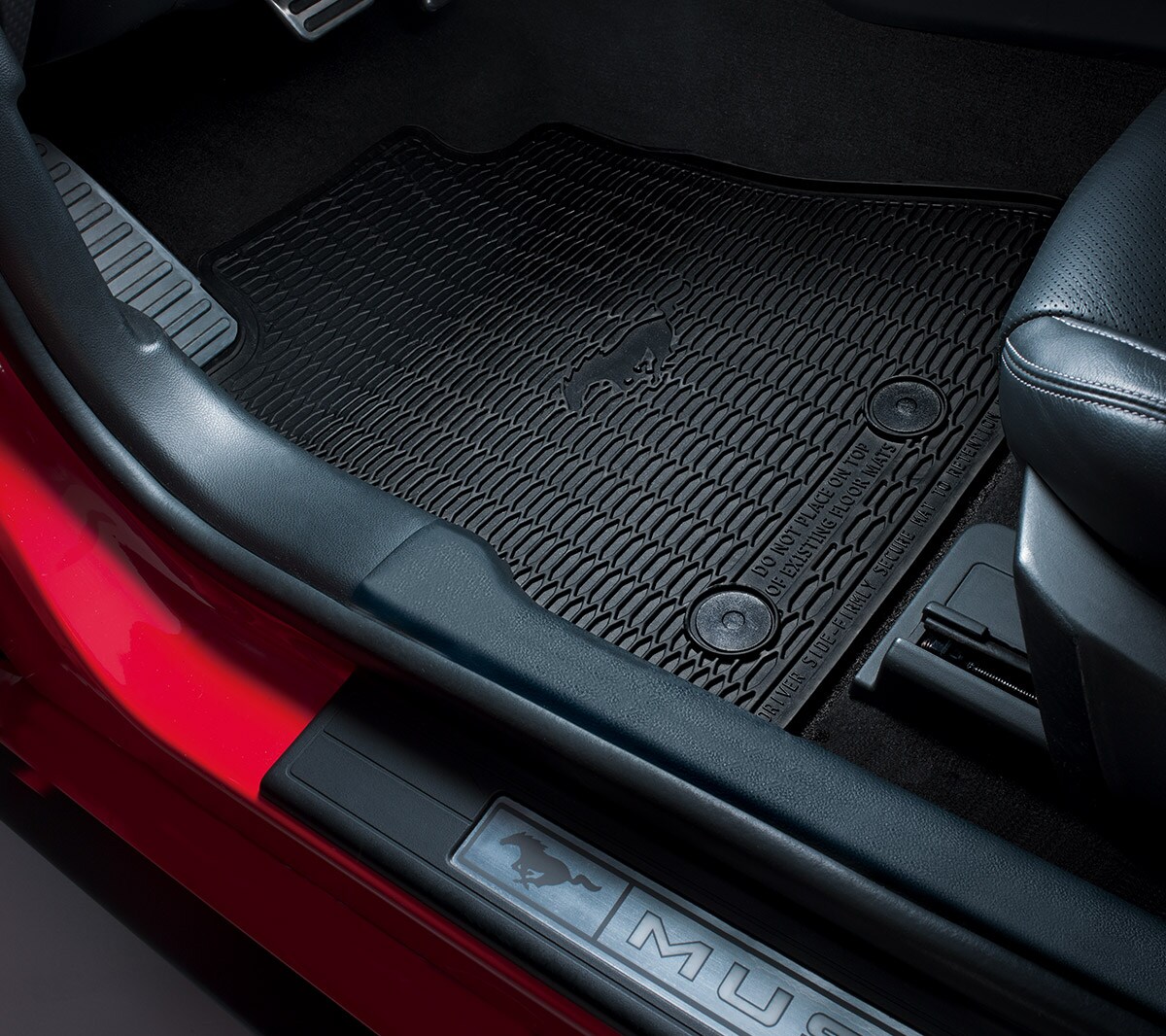 Ford Mustang GT. Innenraum-Detailansicht der Fußmatten