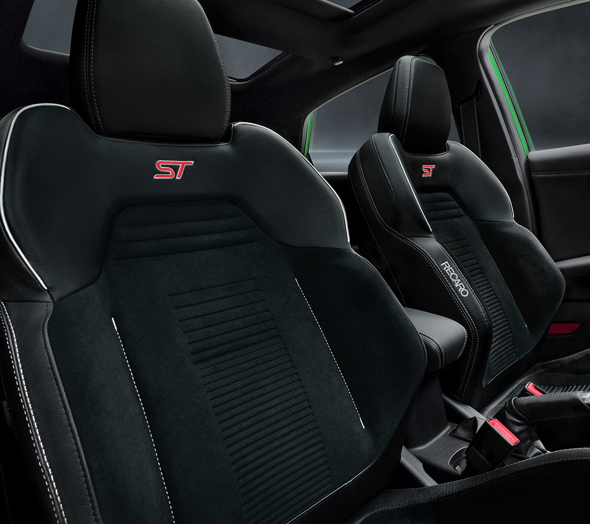 Ford Puma ST Innenraum mit Blick auf RECARO-Sportsitze