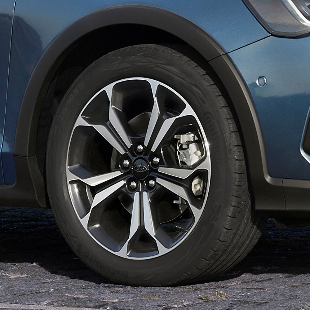 Ford Focus Active in Blau. Detailansicht der Leichtmetallräder.