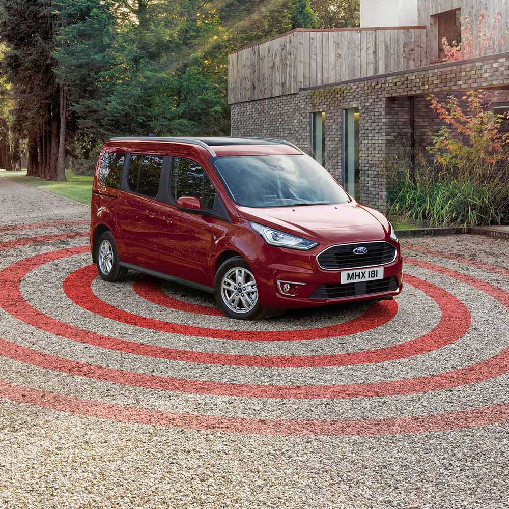 Ford Tourneo Connect in Rot mit grafischer Darstellung der Diebstahl-Alarmanlage.
