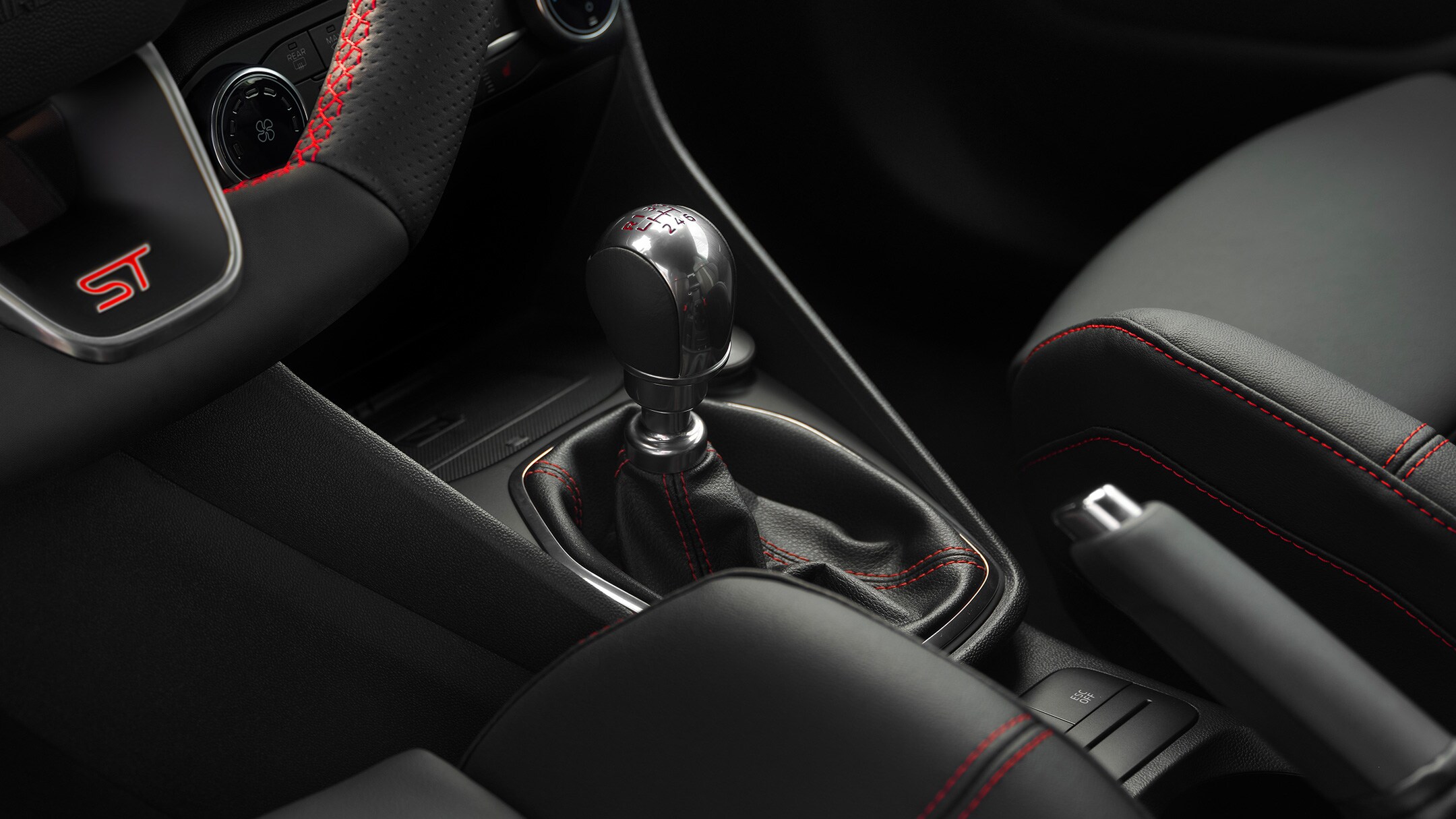 Ford Fiesta ST Innenraum. Detailansicht Schaltknauf