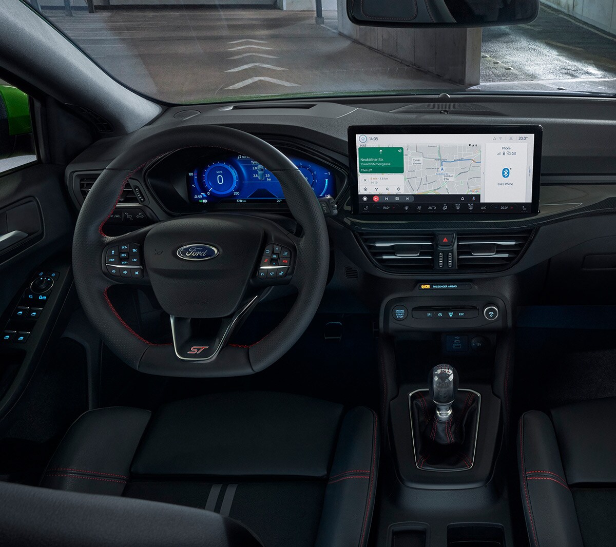 Ford Focus ST Innenraum. Ansicht Lenkrad mit digitaler Instrumententafel.