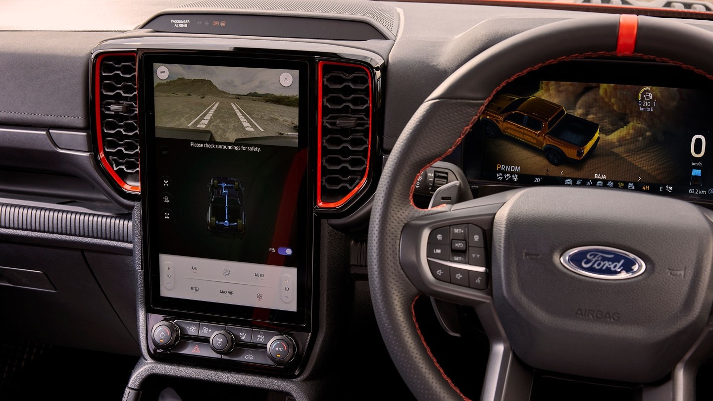 Ford Ranger Raptor Innenraum. Detailansicht Armaturenträger inklusive Touchscreen
