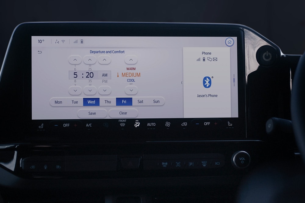 Ford E-Transit Custom Innenraum. Ansicht der Klimaanlagenregelung am Touchscreen.
