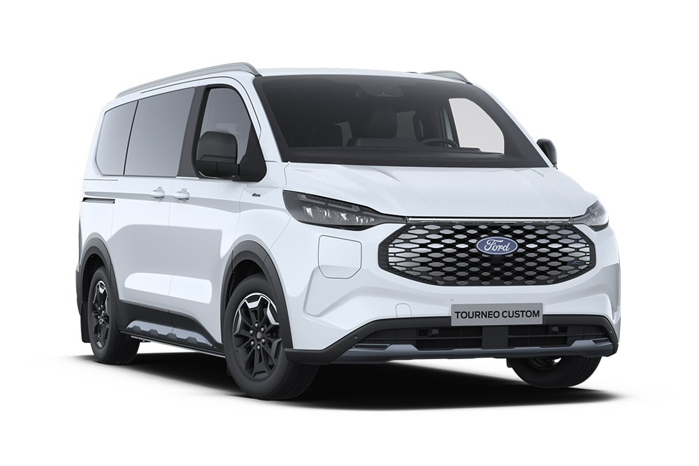 Ford E-Tourneo Custom Active in Weiß. Dreiviertelansicht, vor einem weißen Hintergrund. 