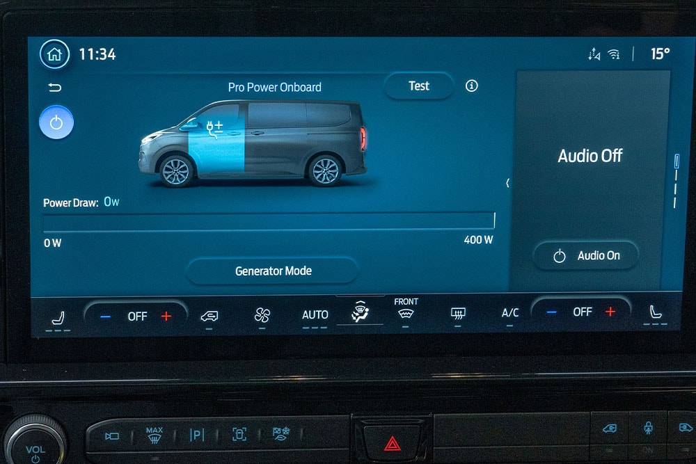 Ford E-Transit Custom Innenraum. Ansicht des Touchscreens mit dem Pro Power Onboard System.