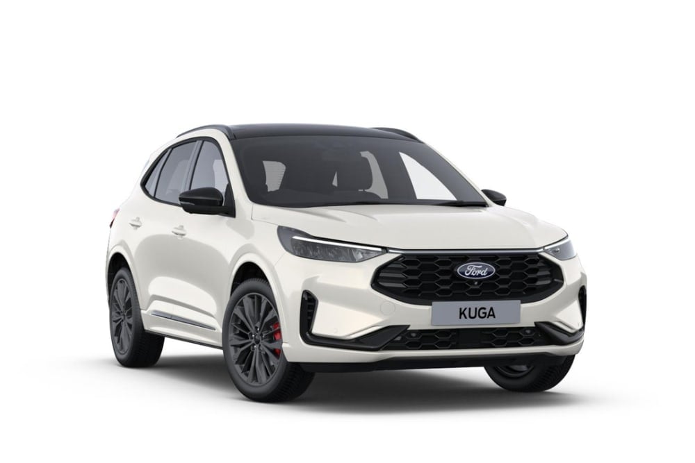 Ford Kuga Sound Edition in Weiß. Dreiviertelansicht, vor einem weißen Hintergrund.