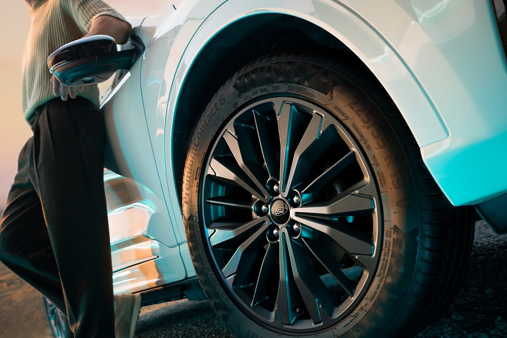 Ford Kuga Sound Edition Außenansicht. Detailansicht der 19-Zoll-Leichtmetallräder.