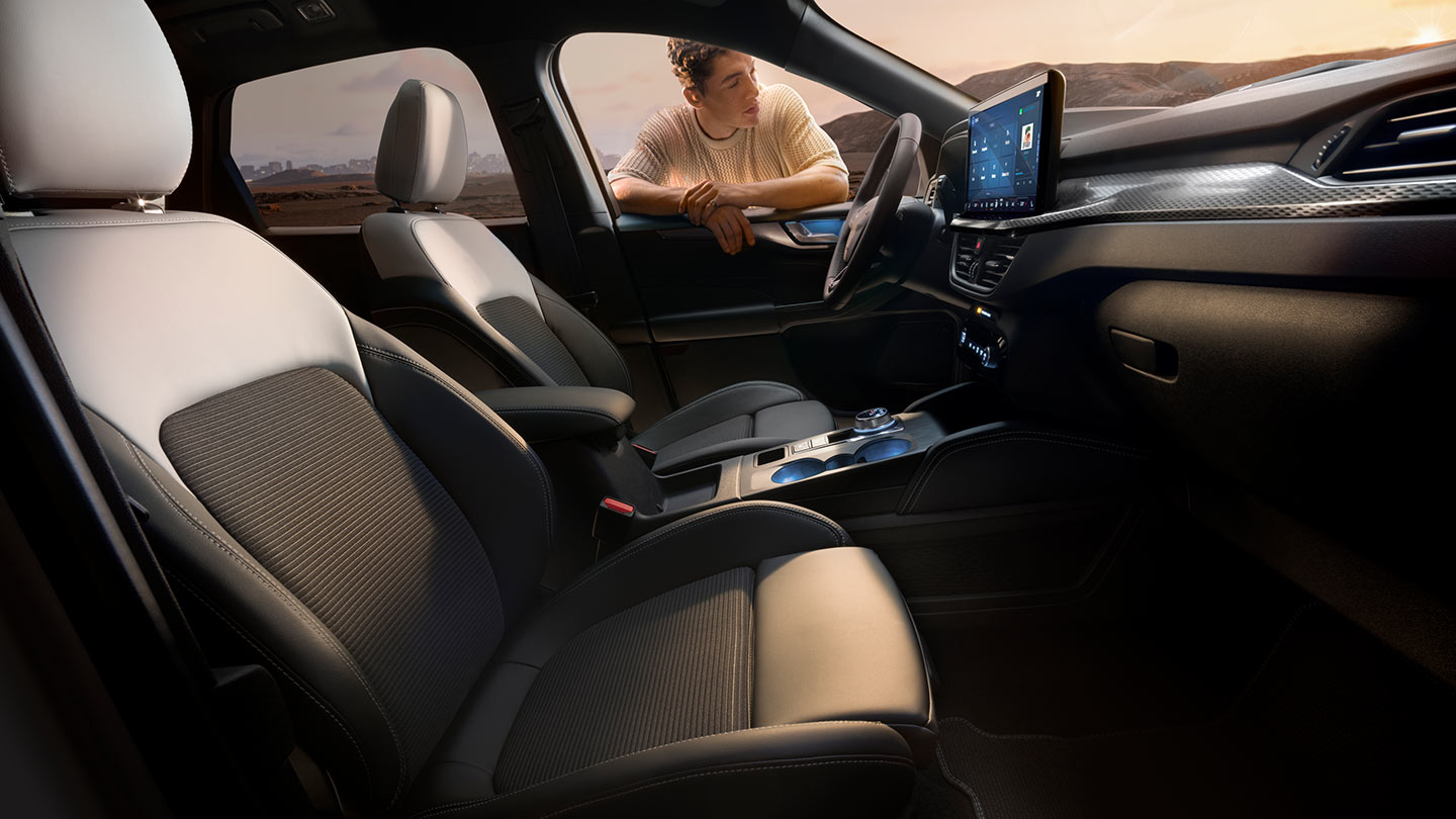 Ford Kuga Sound Edition Innenraum. Detailansicht Interieur mit exklusiven Sitzbezügen. 