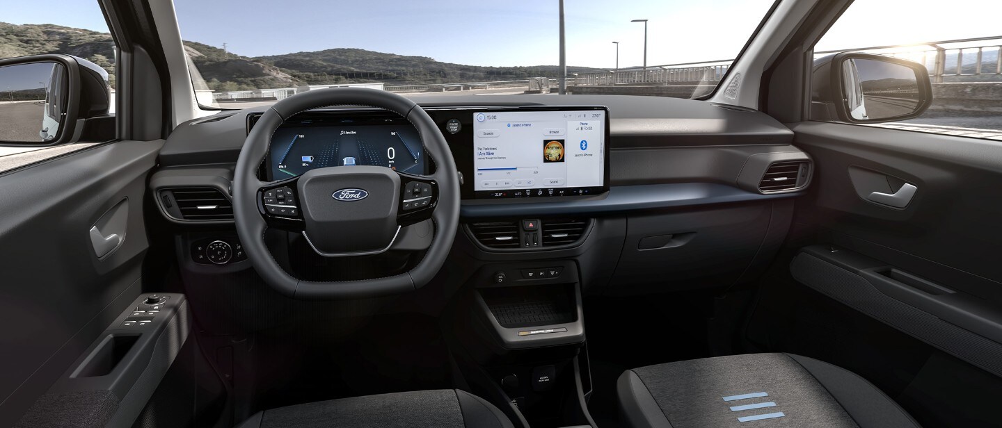 Ford Tourneo Courier. Ansicht Armaturenträger inklusive Touchscreen.
