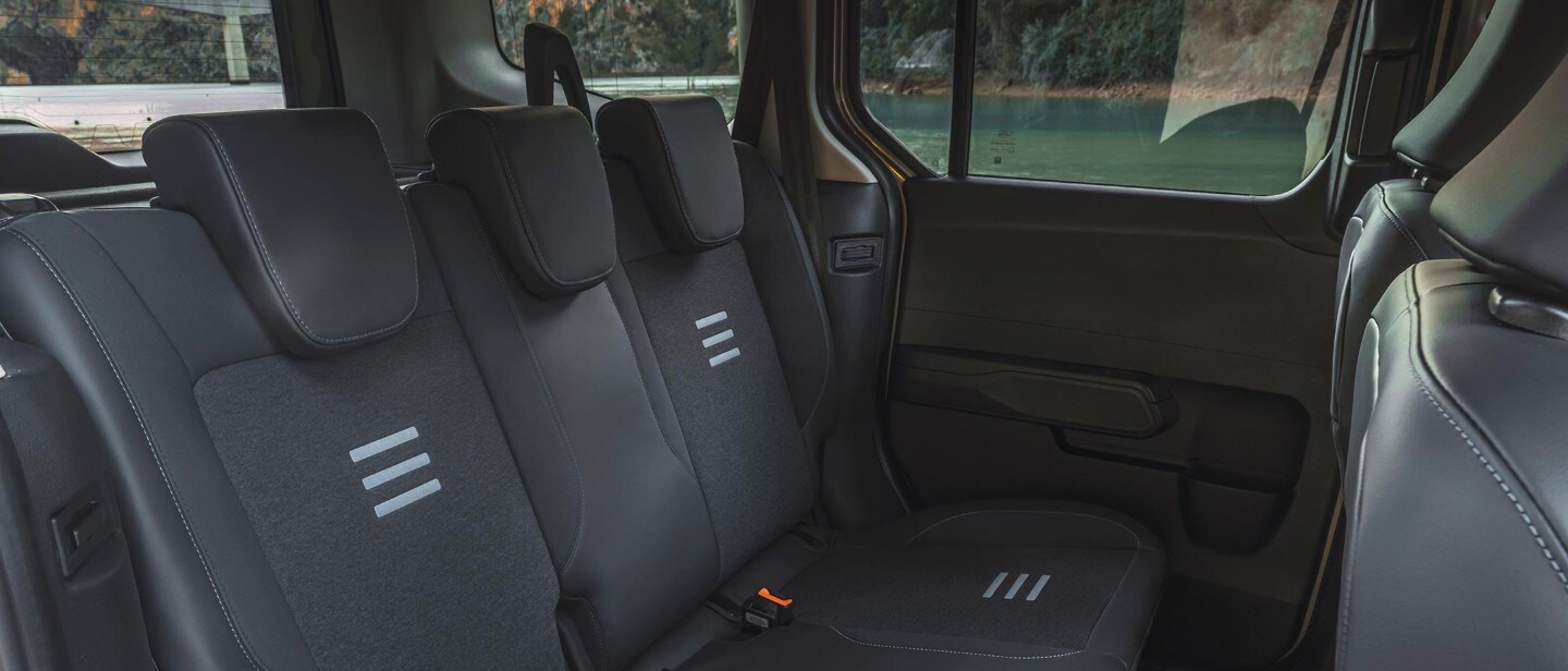 Ford Tourneo Courier Innenraum. Detailansicht der Rücksitze. 