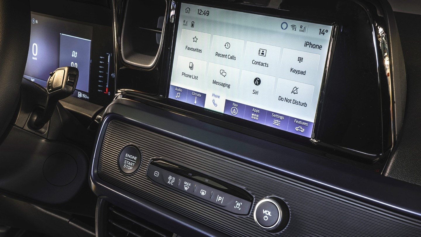 Ford Tourneo Courier Innenraum. Detailansicht des Ford SYNC 4-Touchscreens.