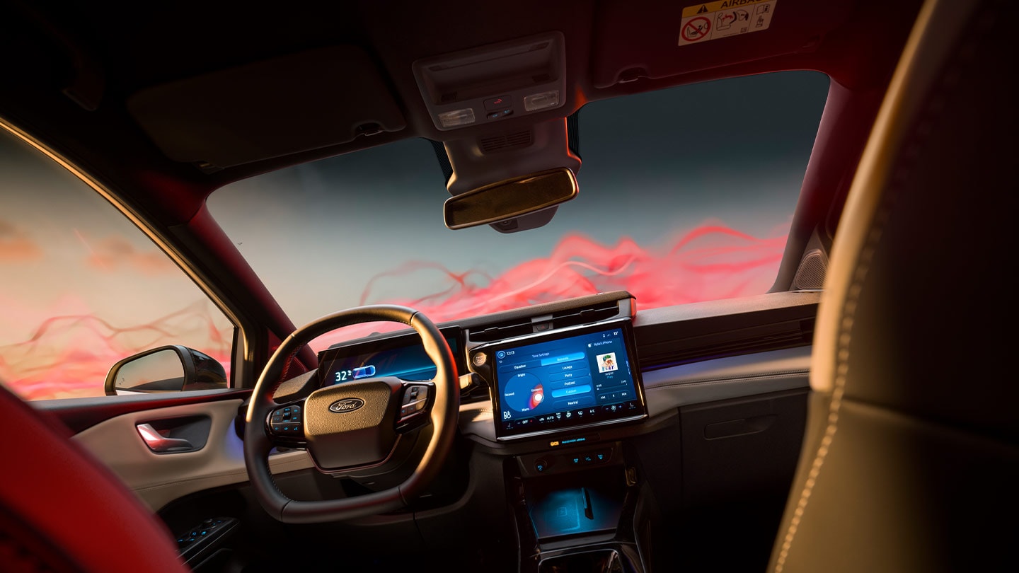 Ford Puma Sound Edition Innenraum. Detailansicht des Lenkrad und Touchscreen.