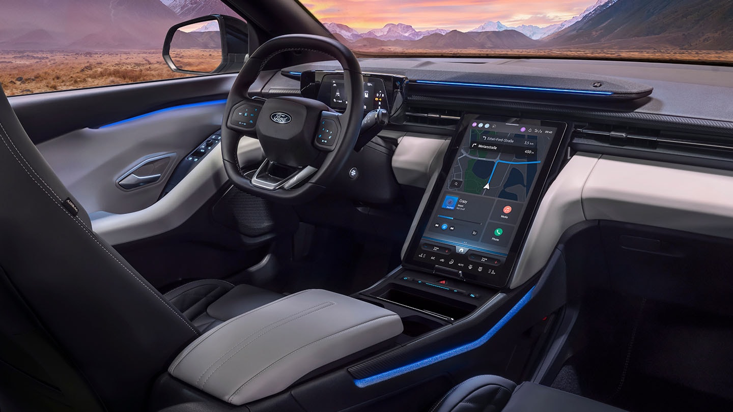 Ford Explorer Innenraum. Detailansicht der Fahrerseite mit Instrumententafel, Lenkrad, Ford SYNC Move-Touchscreen und B&O™-Soundsystem.