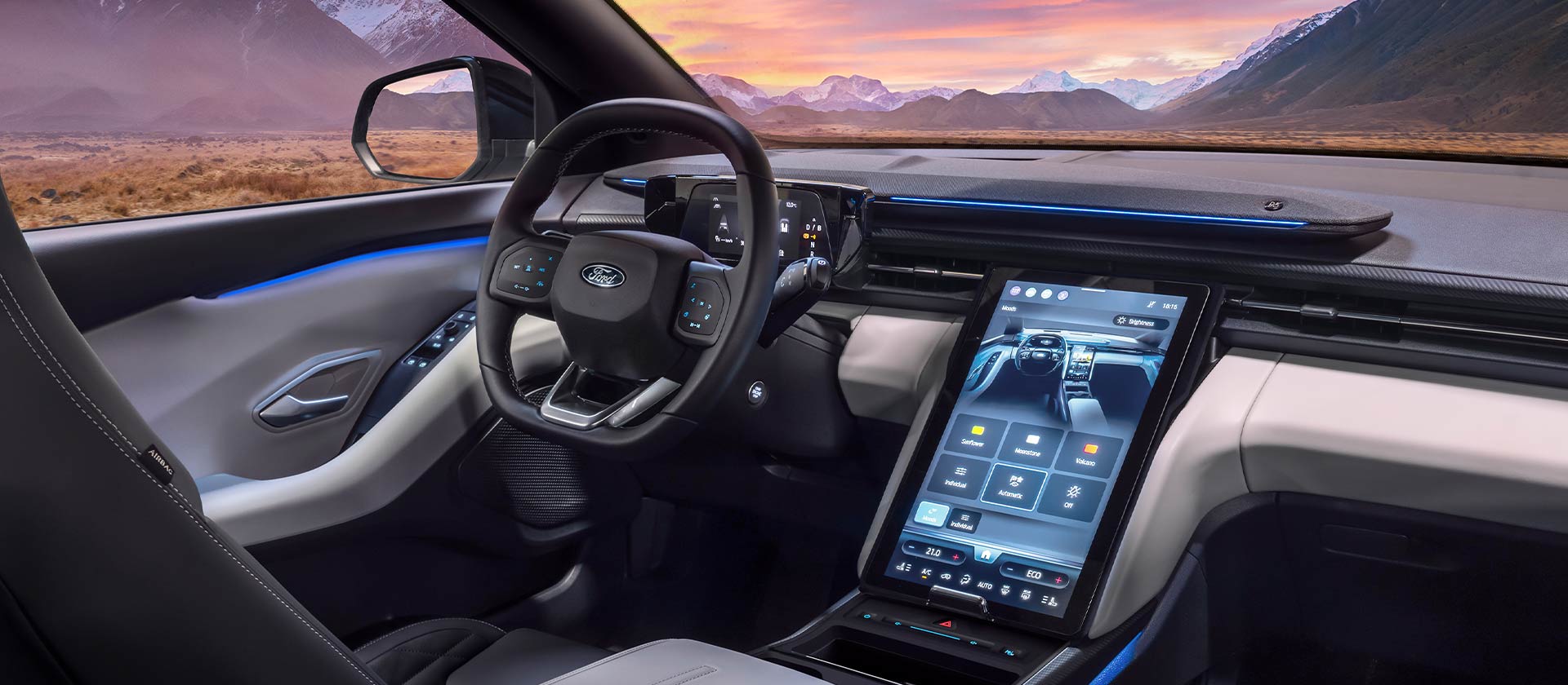 Ford Explorer Innenraum. Detailansicht der Fahrerseite mit Instrumententafel, Lenkrad, Ford SYNC Move-Touchscreen und B&O™-Soundsystem.