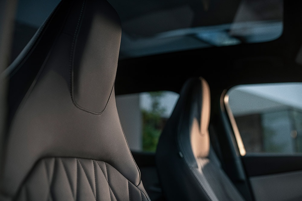 Ford Explorer Innenraum. Detailansicht der schwarzen Sensico-Sitze.