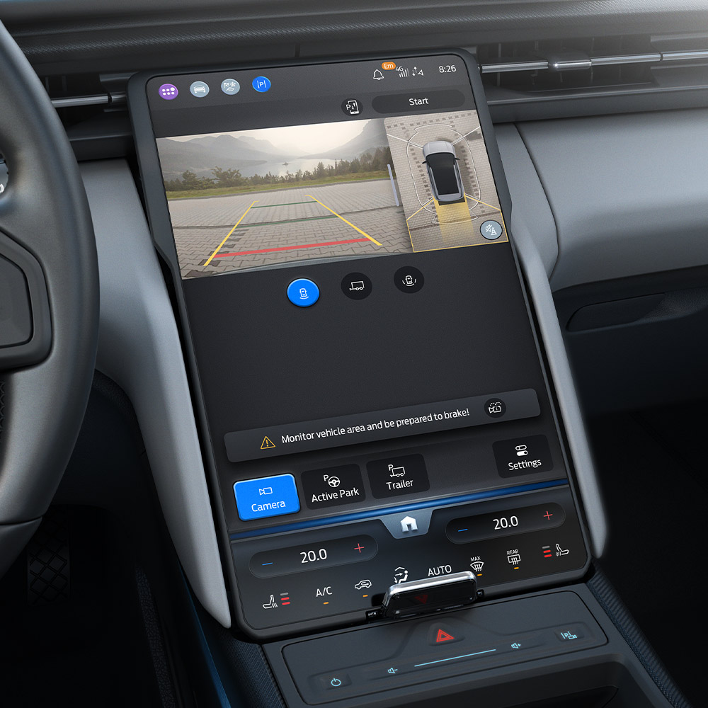 Ford Explorer Innenraum. Ansicht auf Ford SYNC Move-Touchscreen mit 360°-Kamera.