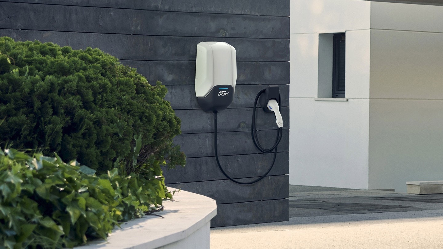 Ford Wallbox. Nahansicht der Ladestation 