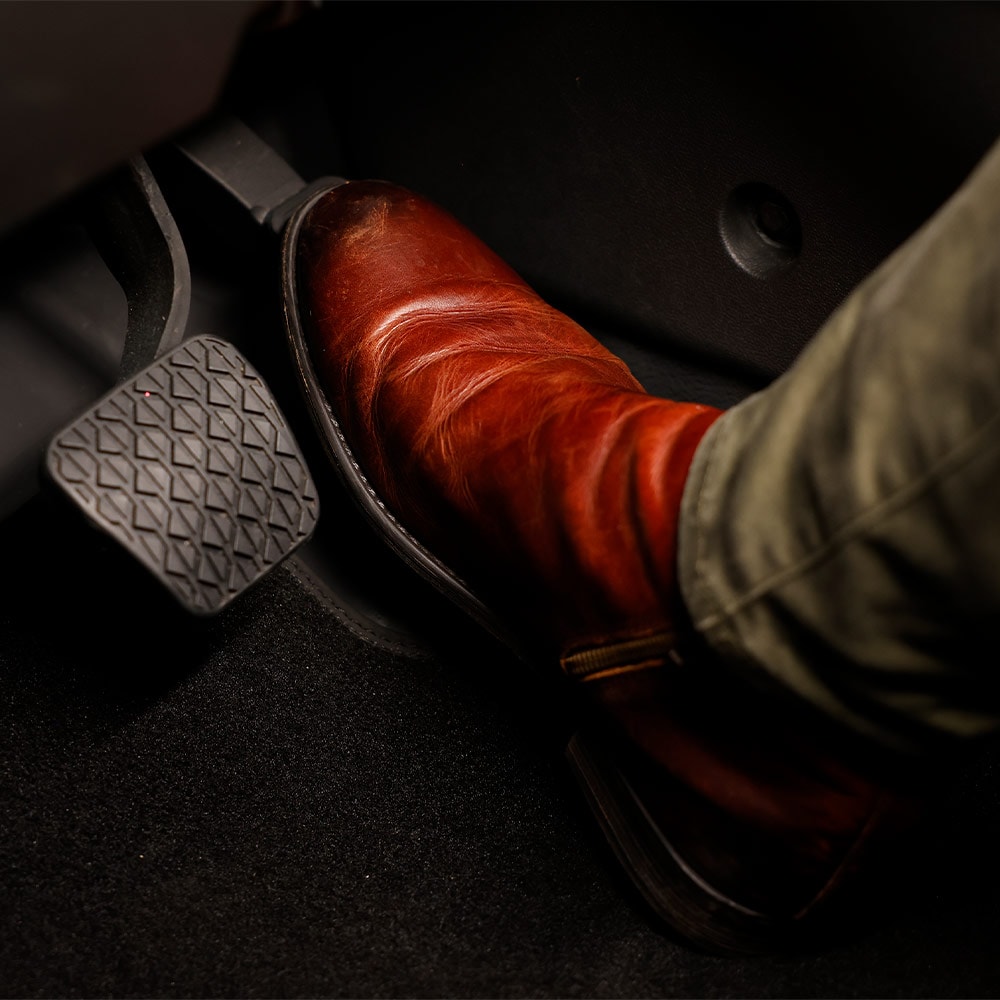 Ford E-Tourneo Courier Innenraum. Detailansicht Gaspedal.