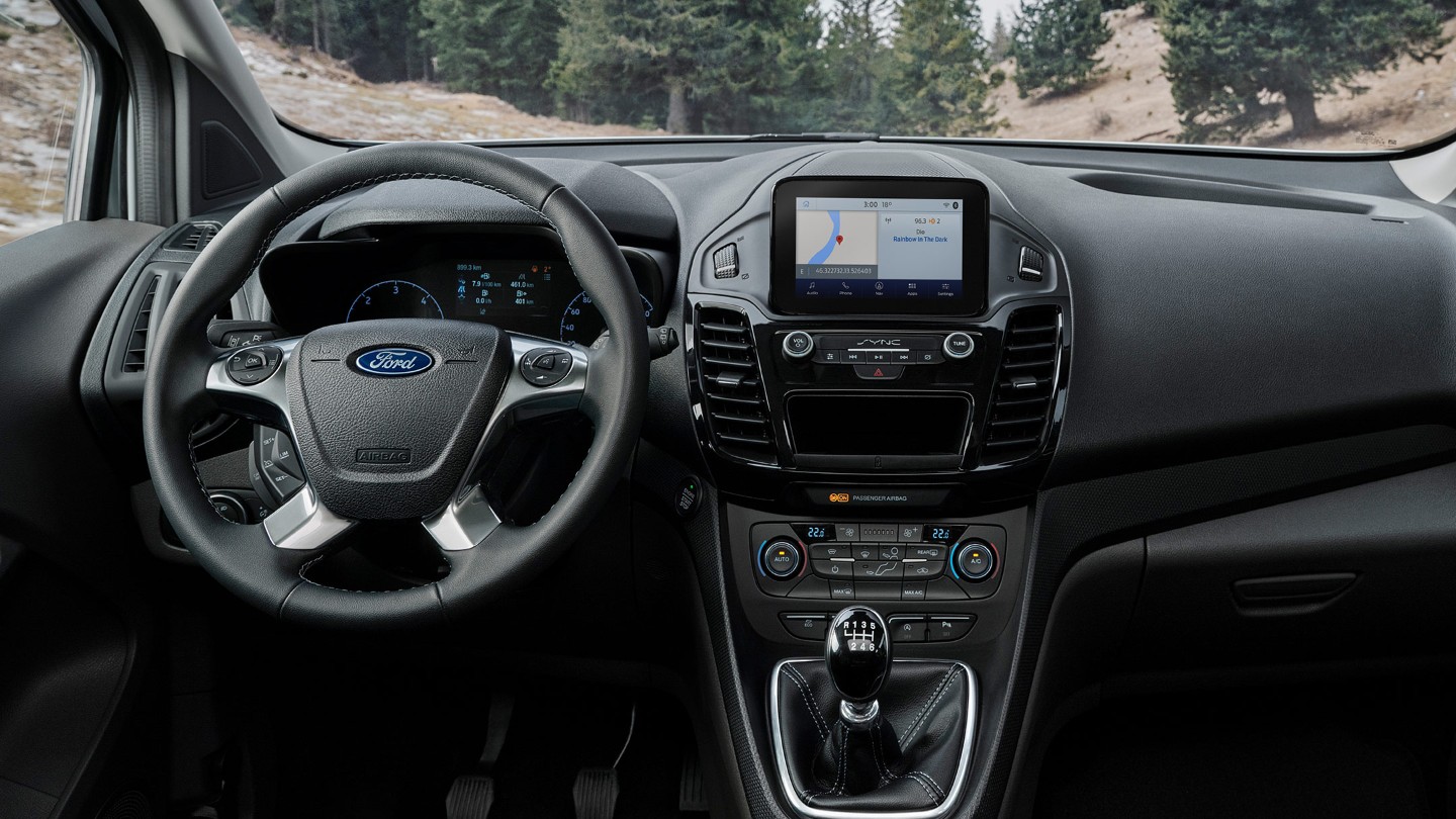 Ford Transit Connect Active Innenraum. Detailansicht Lenkrad und Bedienelemente