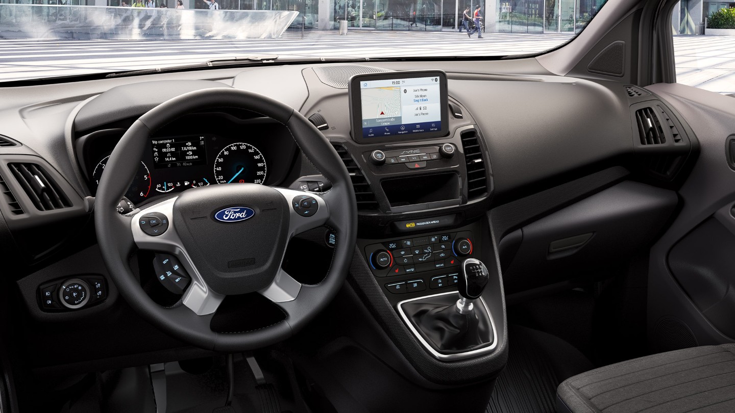 Ford Transit Connect Active Innenraum. Detailansicht des Lenkrads und der Bedienelemente