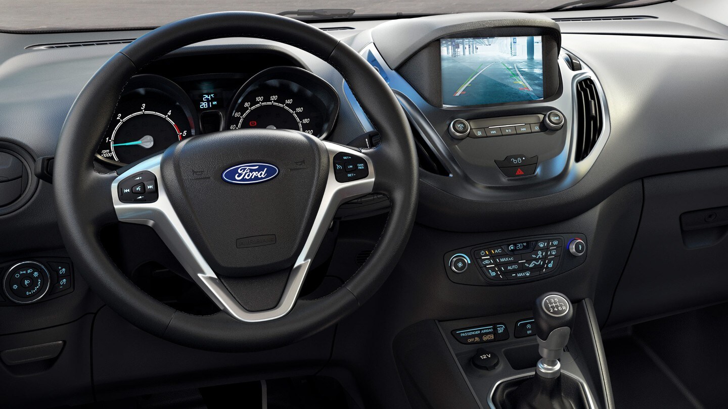 Ford Transit Courier Innenraum. Detailansicht des Displays mit Rückfahrkamera